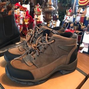 Endurance shoe ariat color taupe